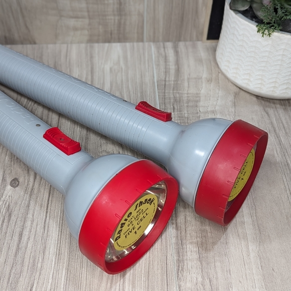 Vintage Radio Shack Flashlight Long Handle 16" - Picture 2 of 12